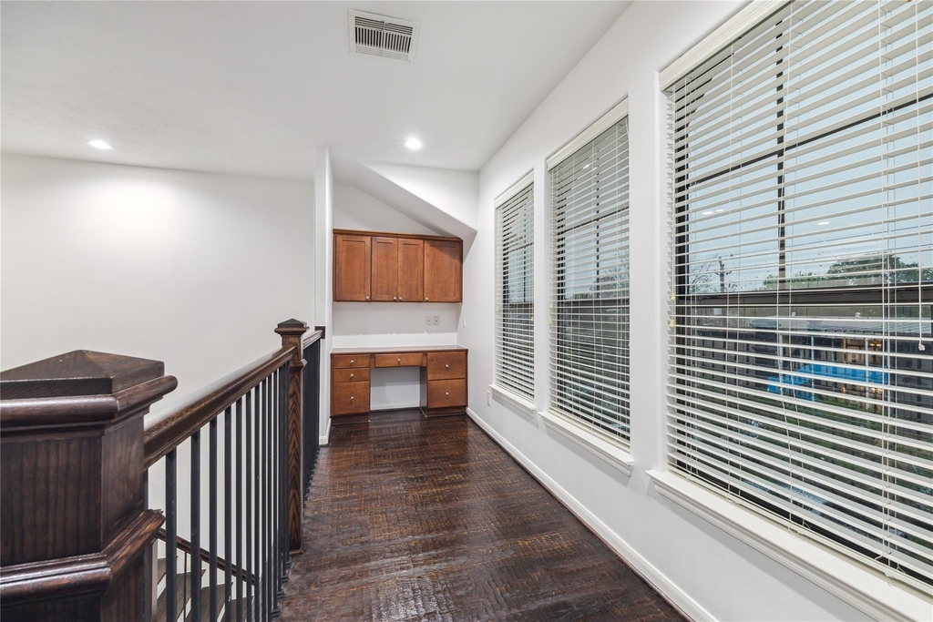 1046 W 23rd Street - Photo 13