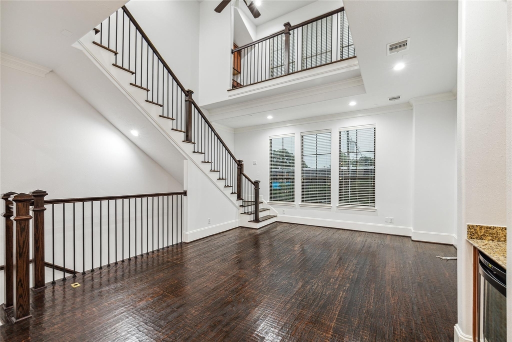 1046 W 23rd Street - Photo 7