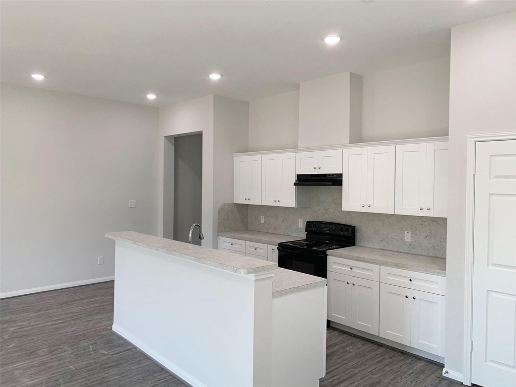 22423 Woodlake Road - Photo 2