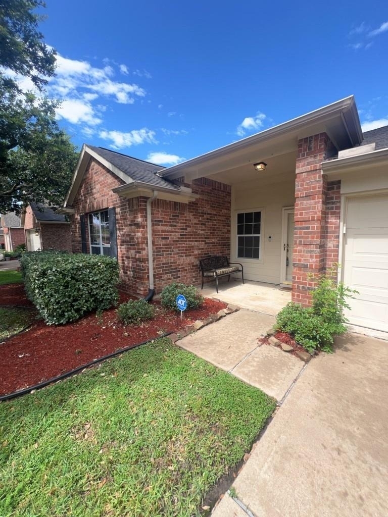 5523 Dapplewood Lane - Photo 0