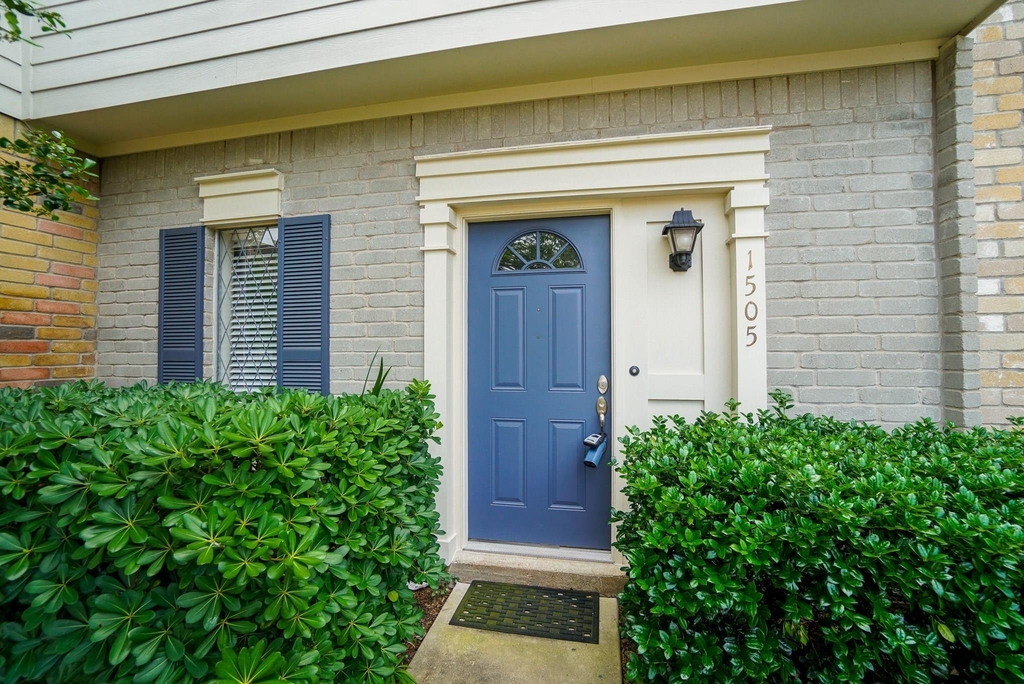 2910 Grants Lake Boulevard - Photo 2