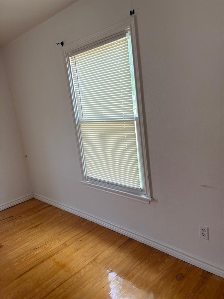 302 Ella Street - Photo 3
