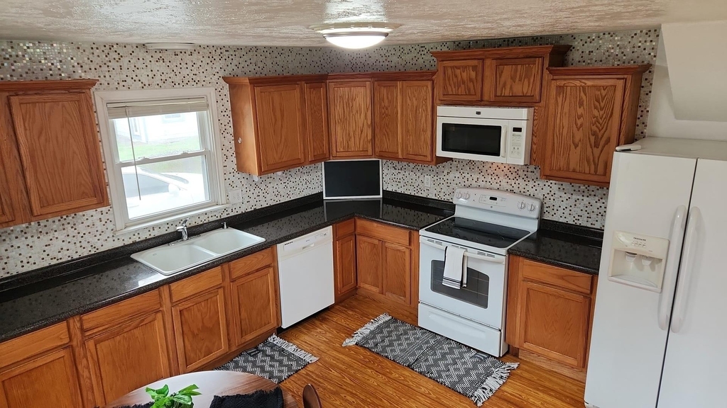 302 Ella Street - Photo 5