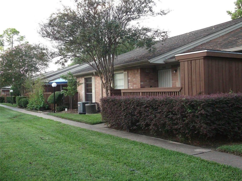 8801 Hammerly Boulevard - Photo 0