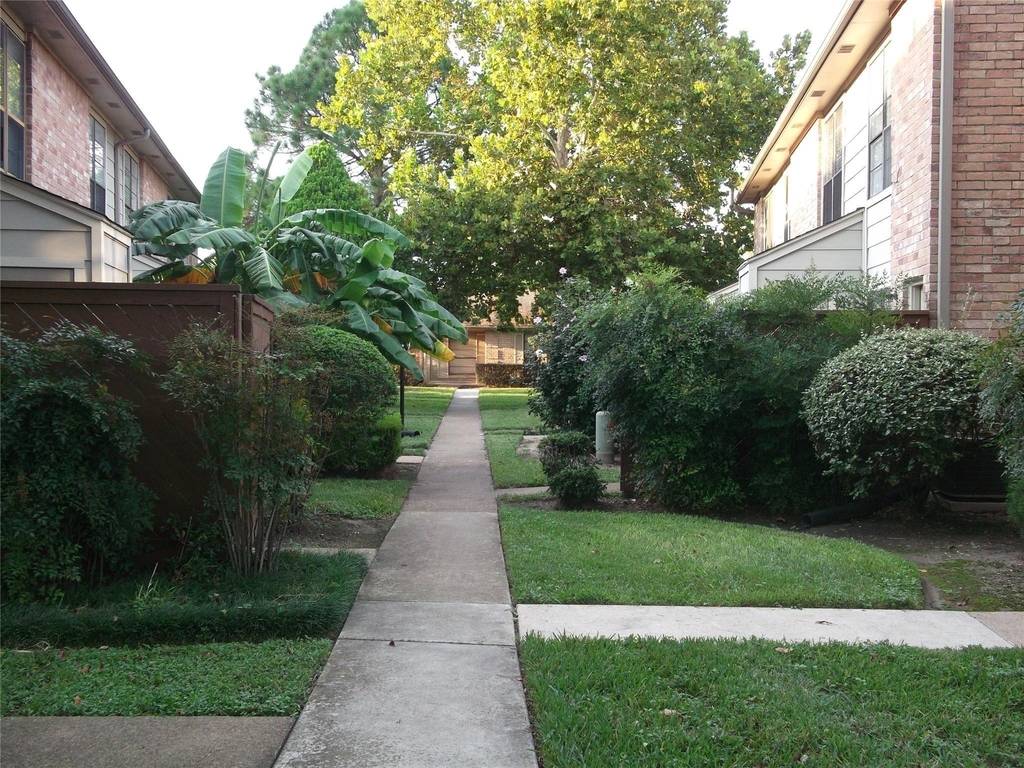 8801 Hammerly Boulevard - Photo 2