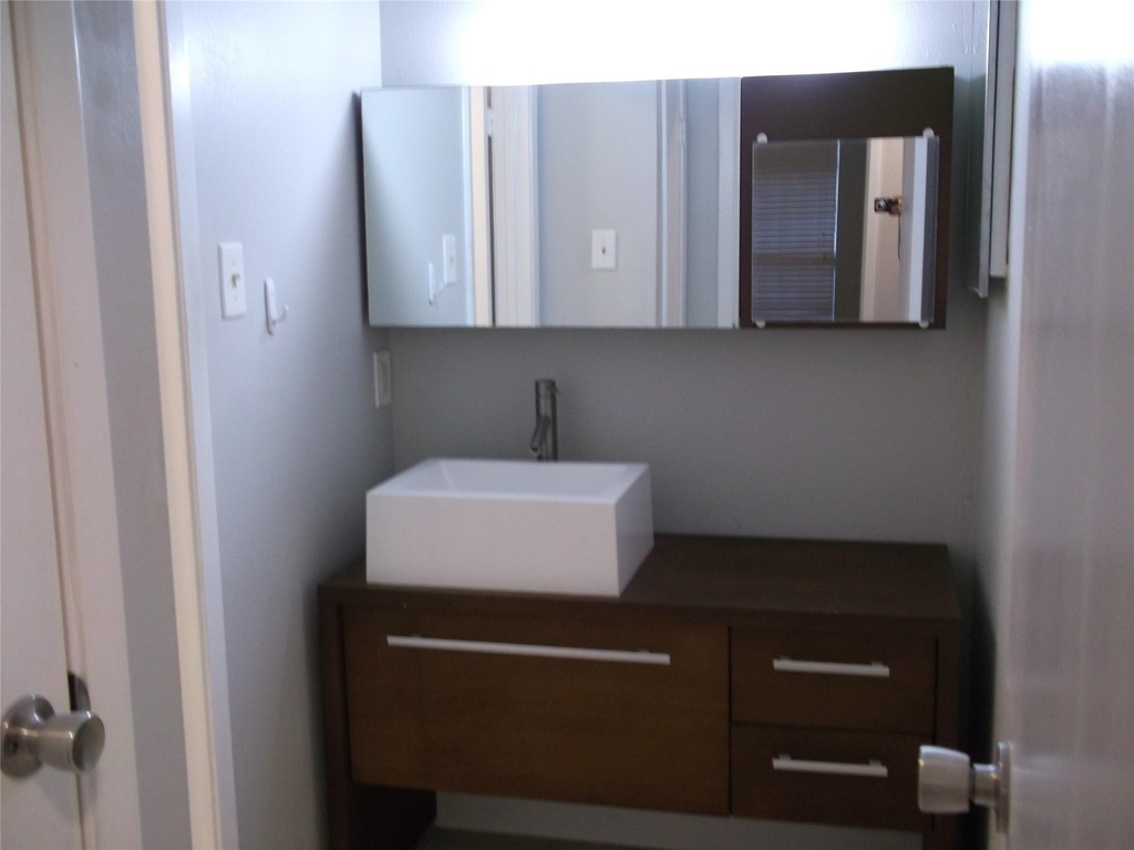 8801 Hammerly Boulevard - Photo 6