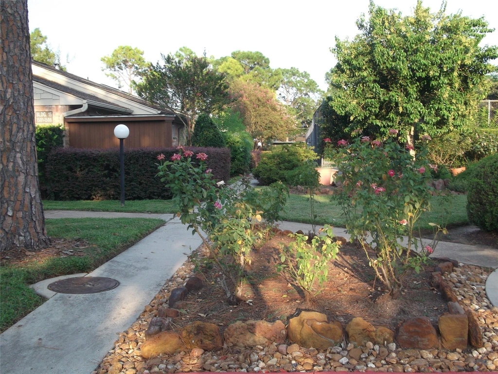 8801 Hammerly Boulevard - Photo 1