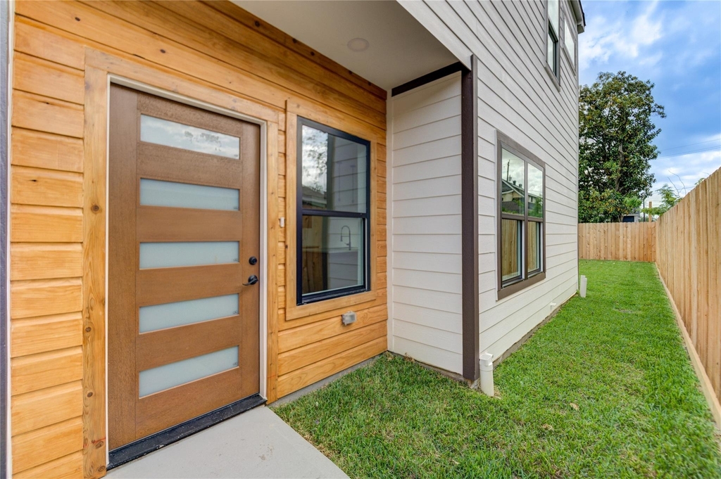 4554 Newberry Street - Photo 2