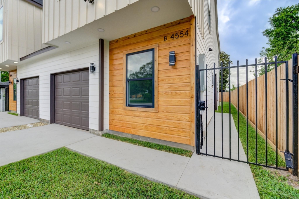 4554 Newberry Street - Photo 1