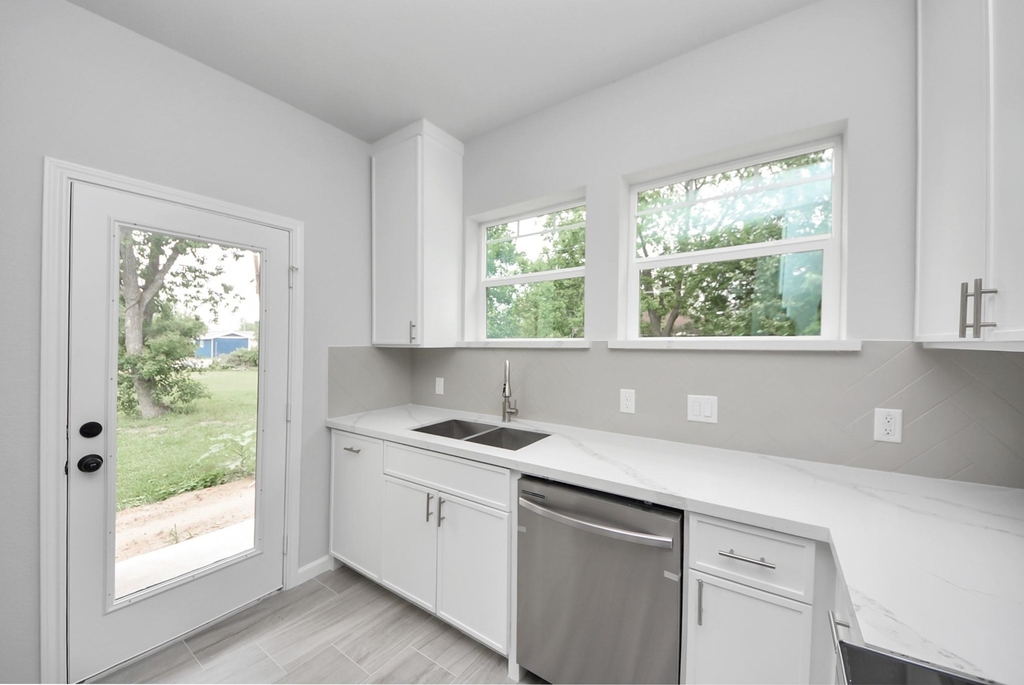 303 S Utah Street - Photo 16