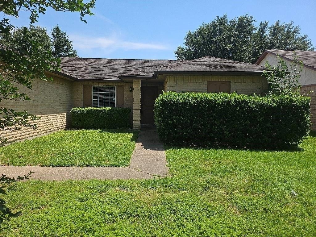 3010 Becket Street - Photo 0