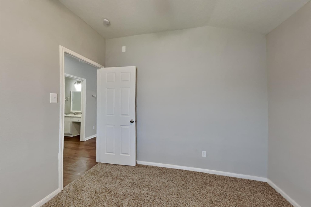 5803 Village Grove Drive - Photo 14