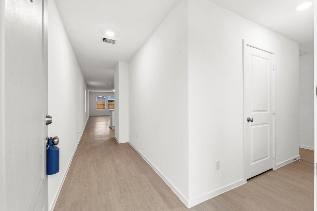 18716 Loom Dr - Photo 4