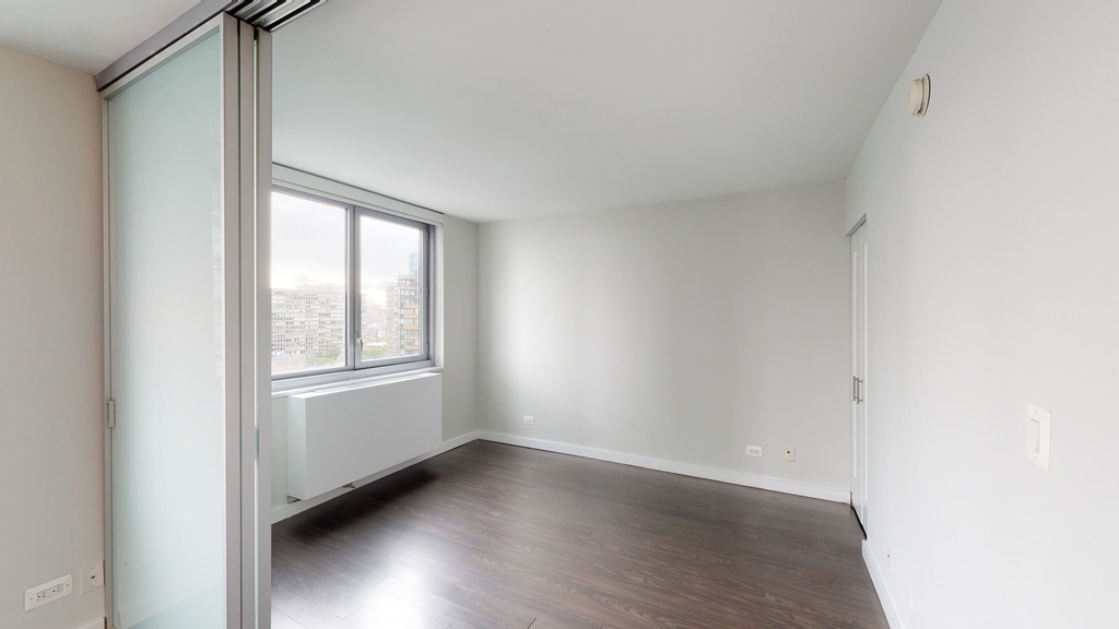 401 E 34th St - Photo 3