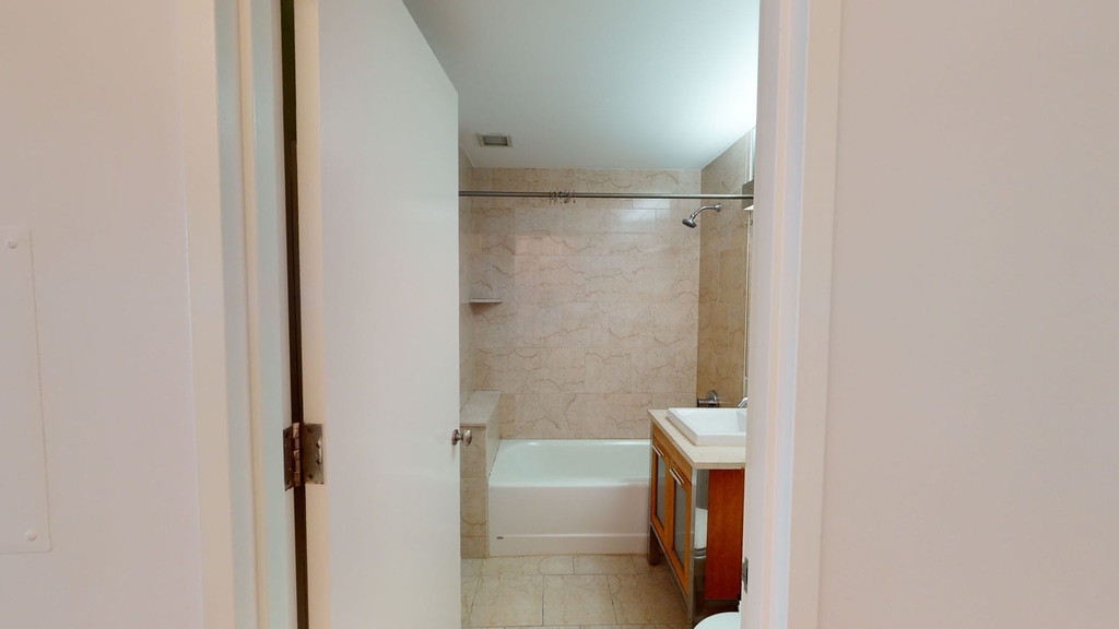 10 Hanover Square - Photo 3
