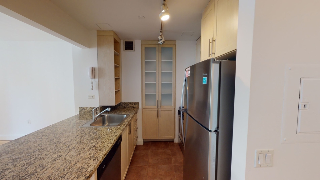 10 Hanover Square - Photo 2