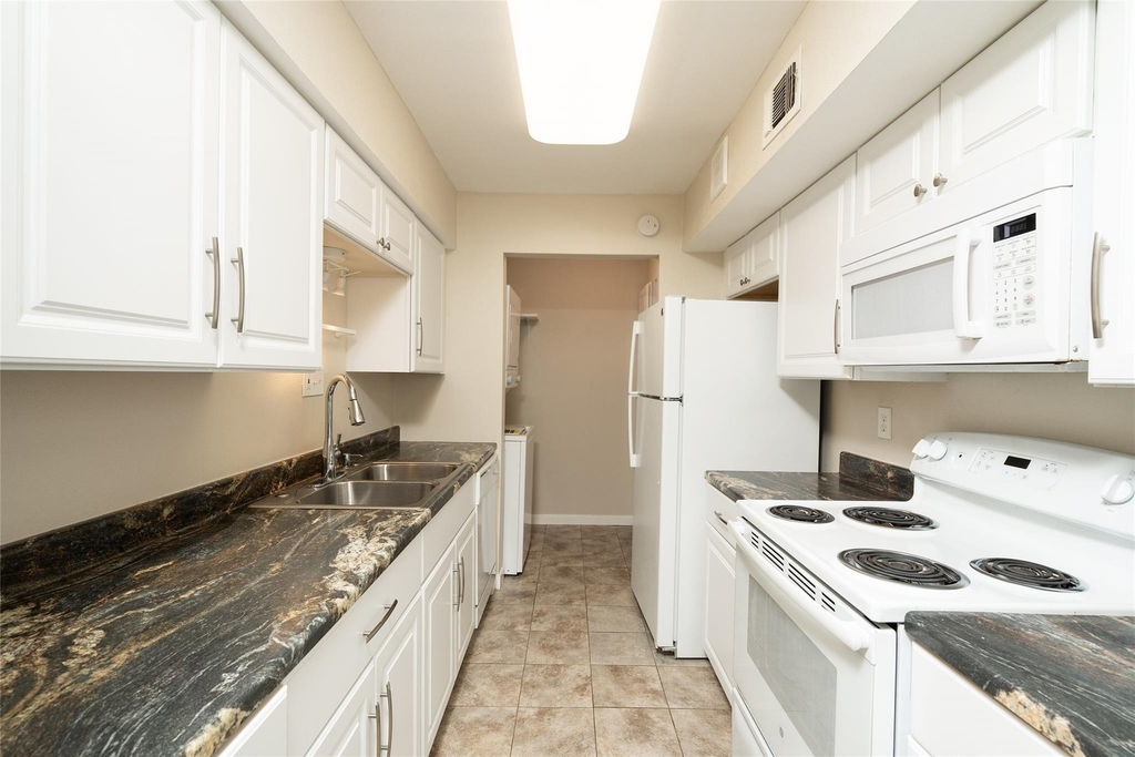 16120 Stuebner Airline Road - Photo 15