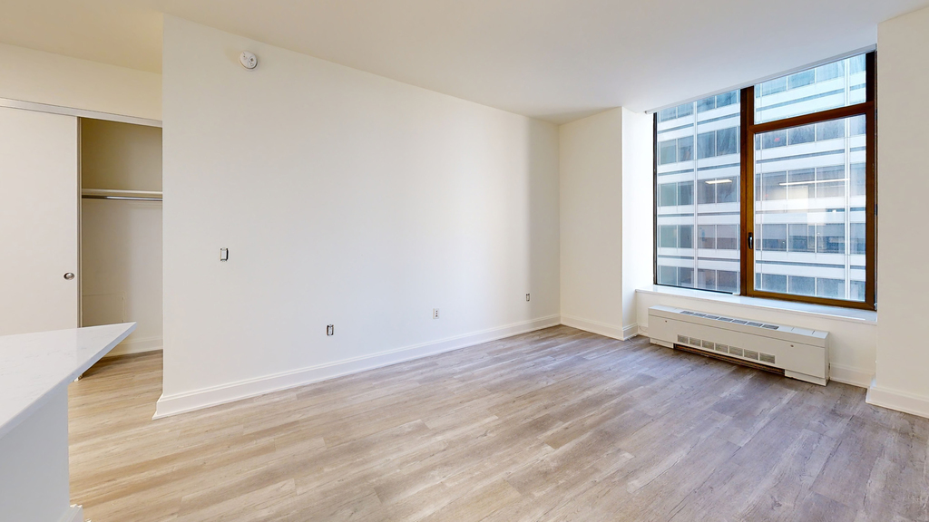 10 Hanover Square - Photo 2