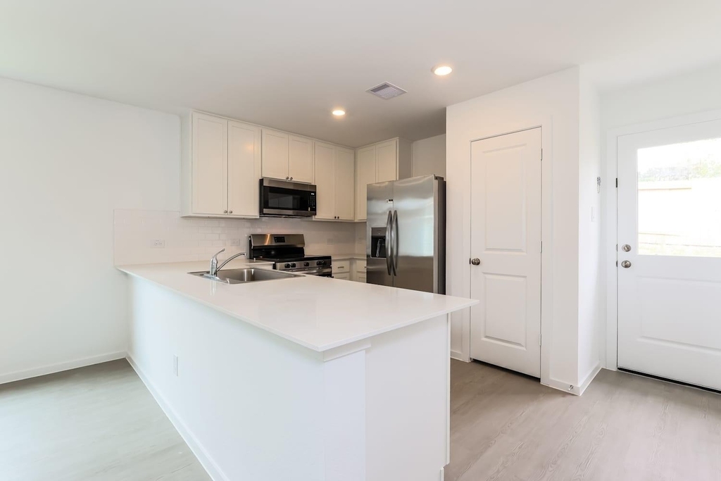 15215 Abella Drive - Photo 5