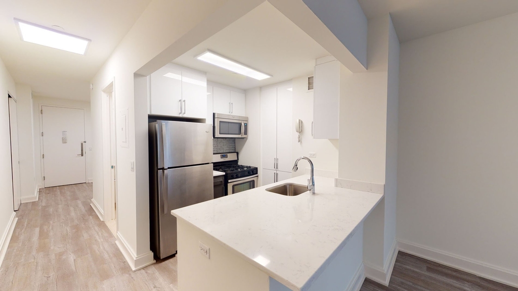 10 Hanover Square - Photo 2