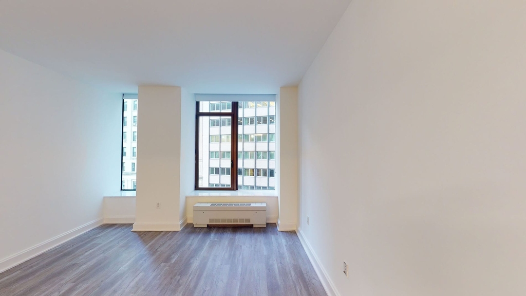 10 Hanover Square - Photo 1