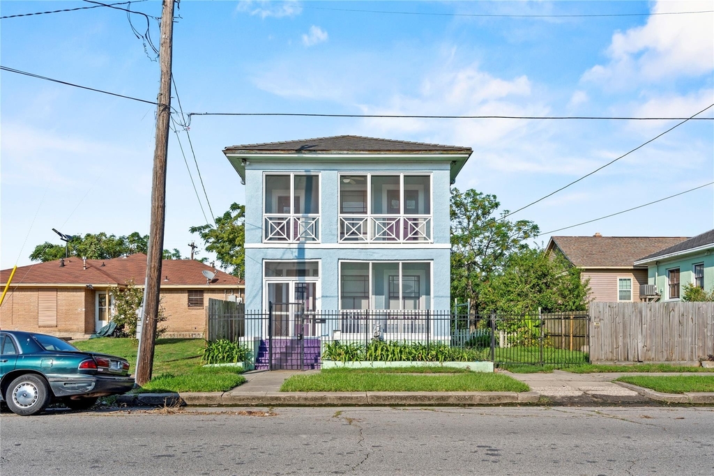 1014 31st Street - Photo 0