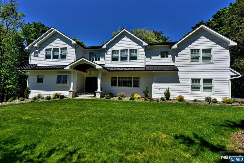 17 Grandview - Photo 1
