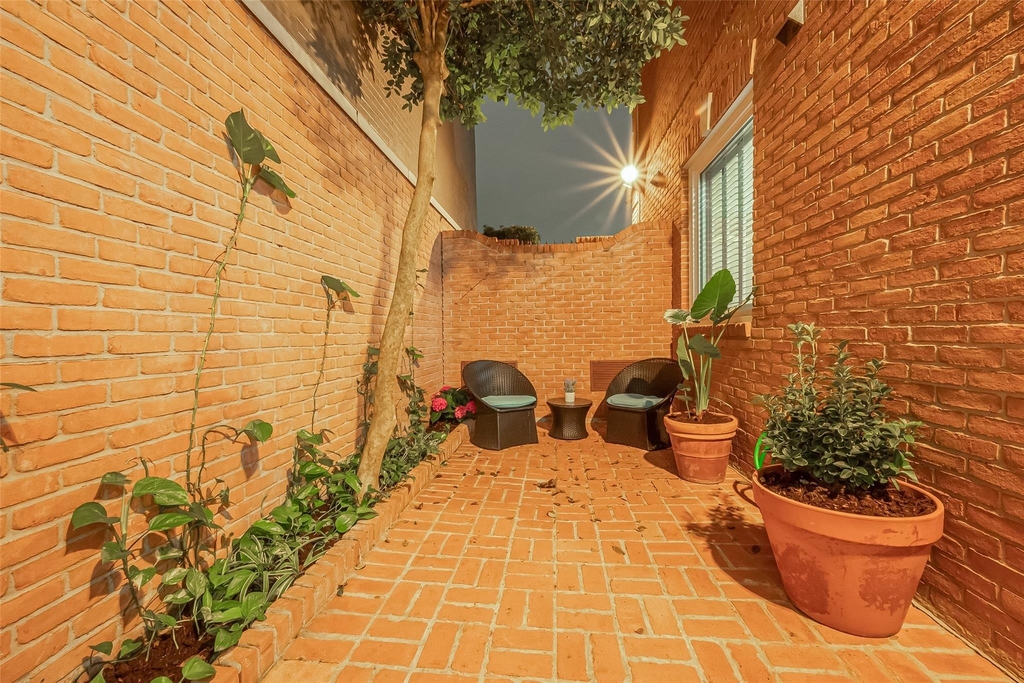 983 S Post Oak Lane - Photo 12
