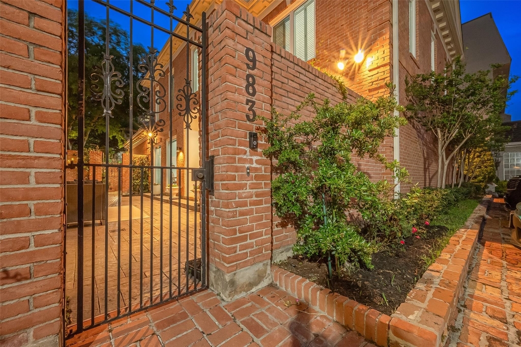 983 S Post Oak Lane - Photo 42