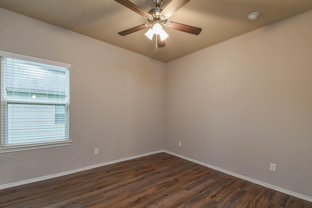 15627 Sycamore Drive - Photo 18