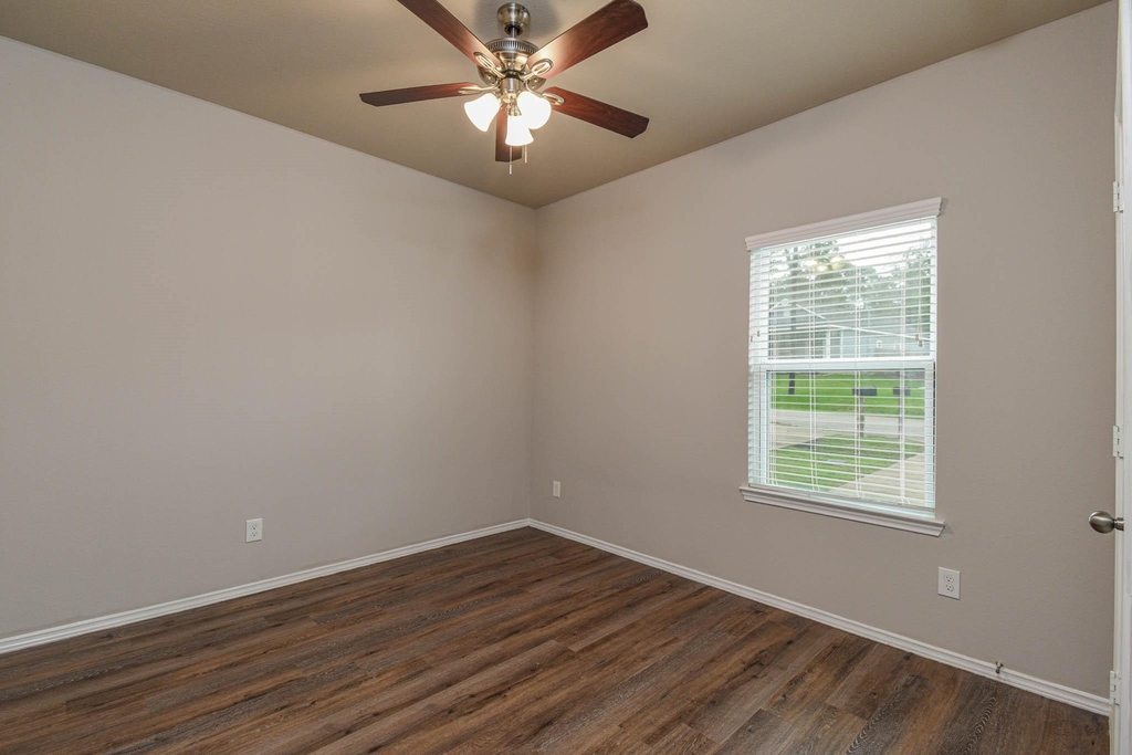 15627 Sycamore Drive - Photo 13