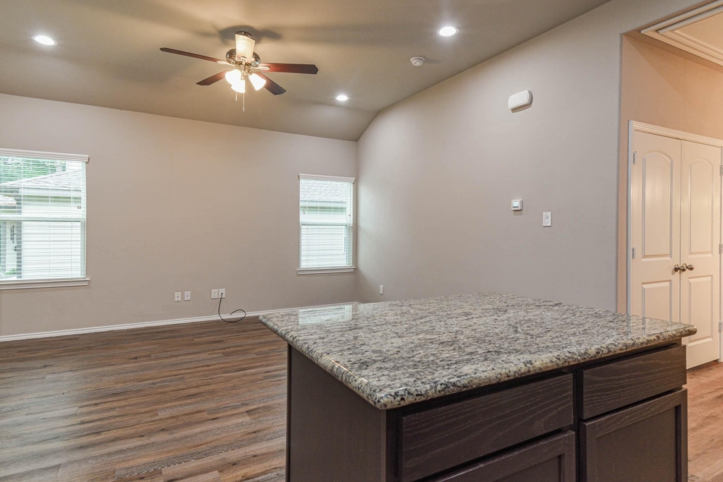 15627 Sycamore Drive - Photo 7