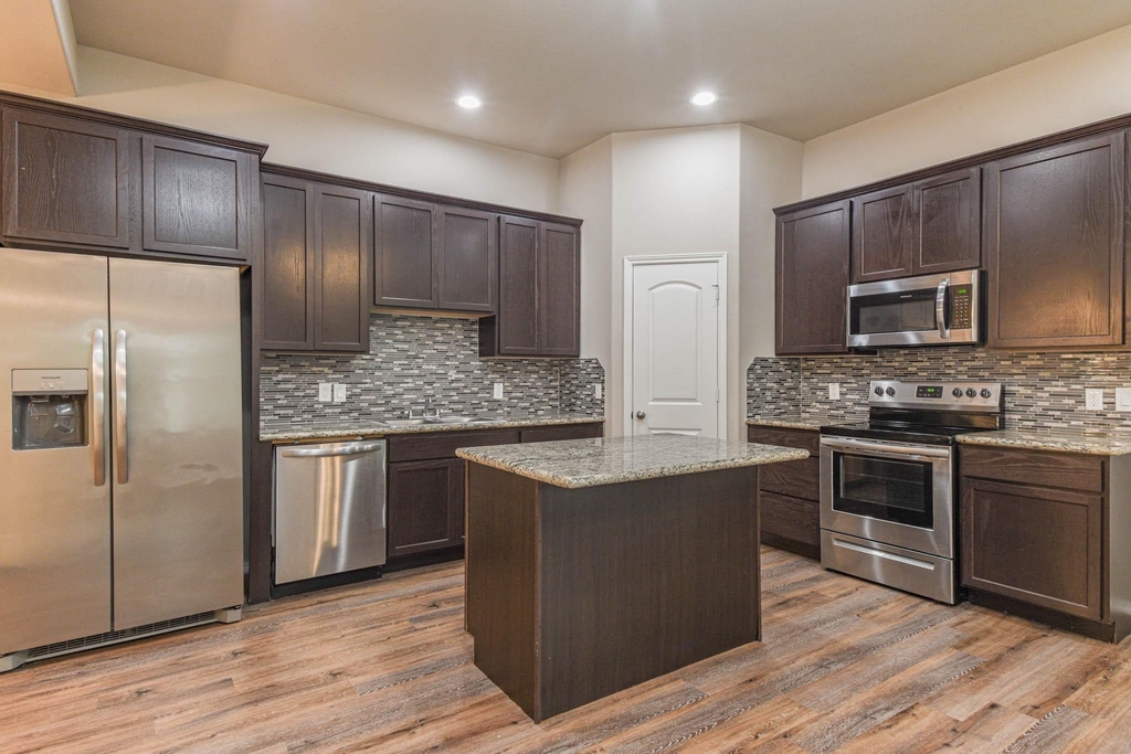 15627 Sycamore Drive - Photo 5