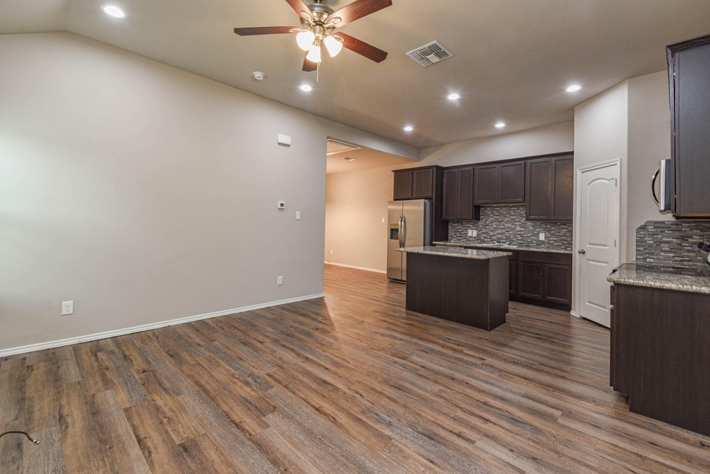 15627 Sycamore Drive - Photo 9
