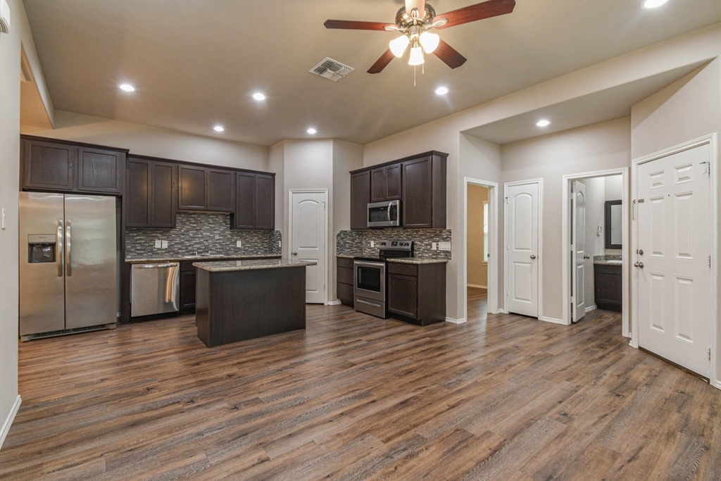 15627 Sycamore Drive - Photo 8