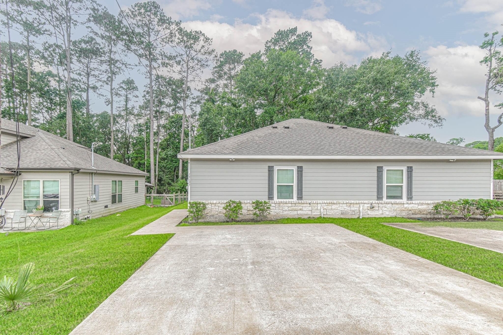 15627 Sycamore Drive - Photo 1
