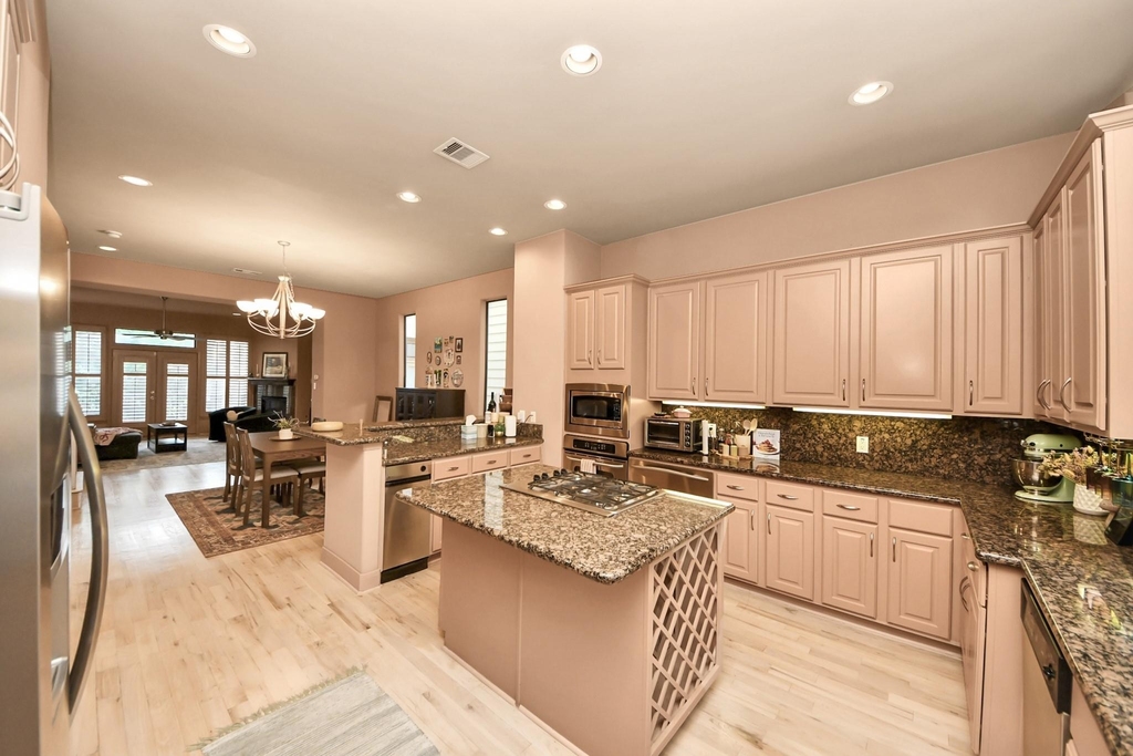 5217 Lillian Street - Photo 2