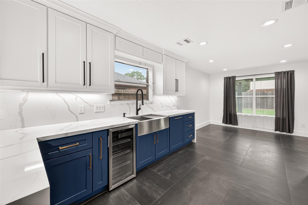 5252 Pinewood Terrace - Photo 10