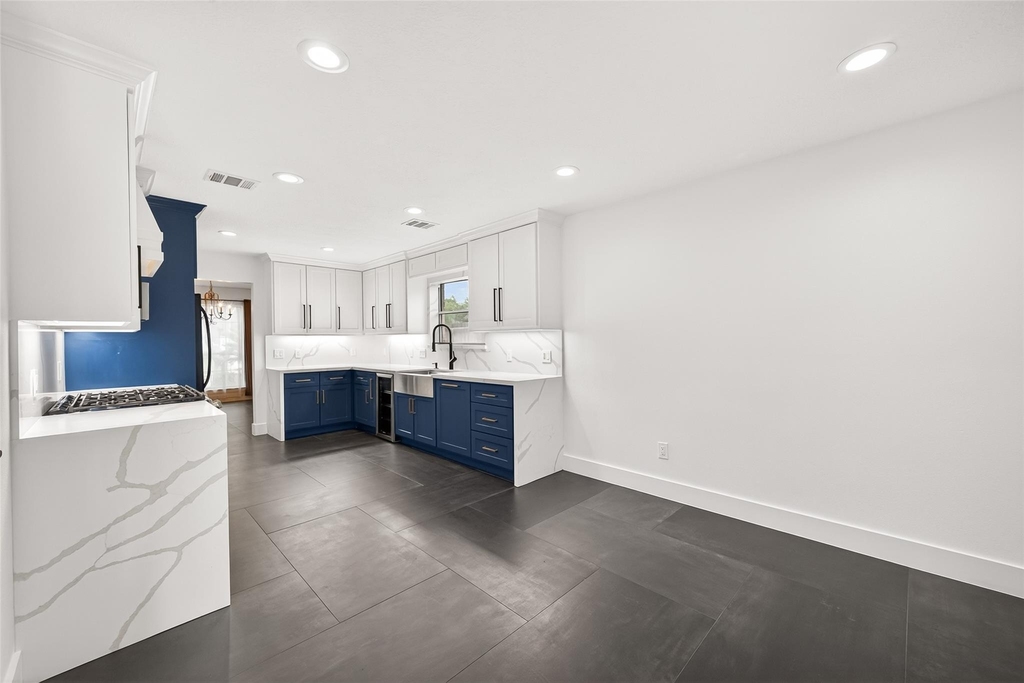 5252 Pinewood Terrace - Photo 16