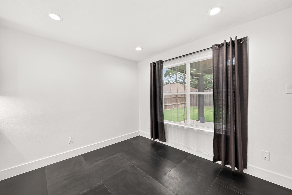 5252 Pinewood Terrace - Photo 17