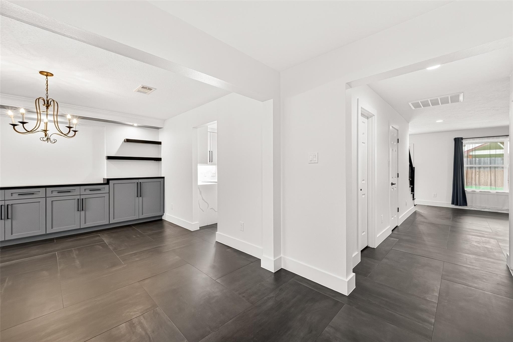 5252 Pinewood Terrace - Photo 5