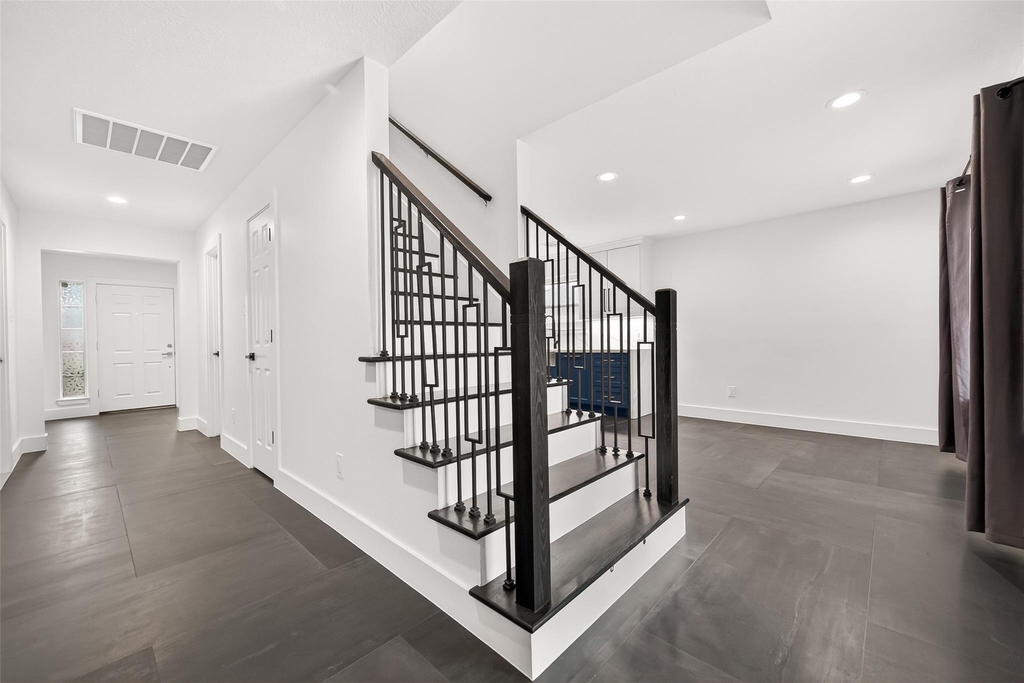 5252 Pinewood Terrace - Photo 24