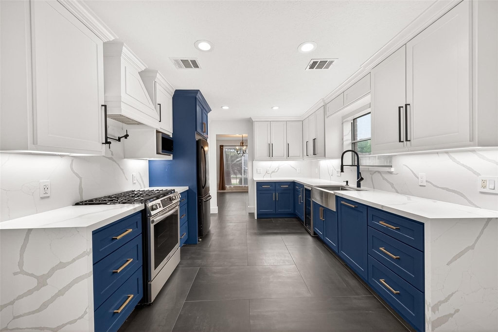 5252 Pinewood Terrace - Photo 13