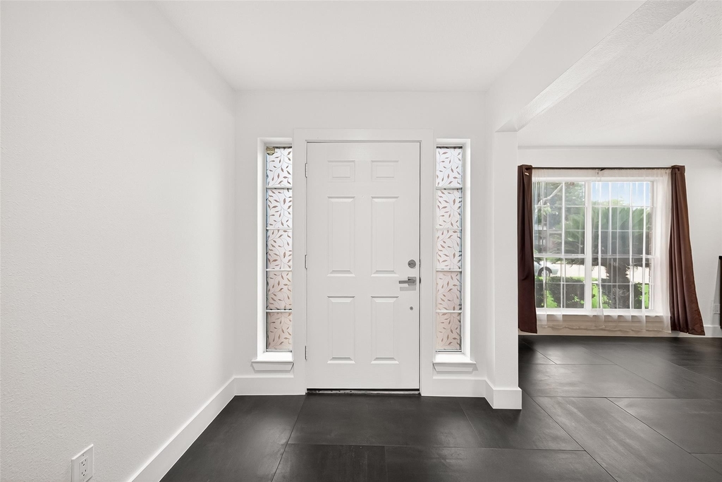 5252 Pinewood Terrace - Photo 4