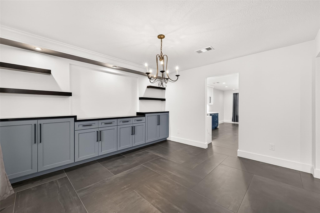 5252 Pinewood Terrace - Photo 7