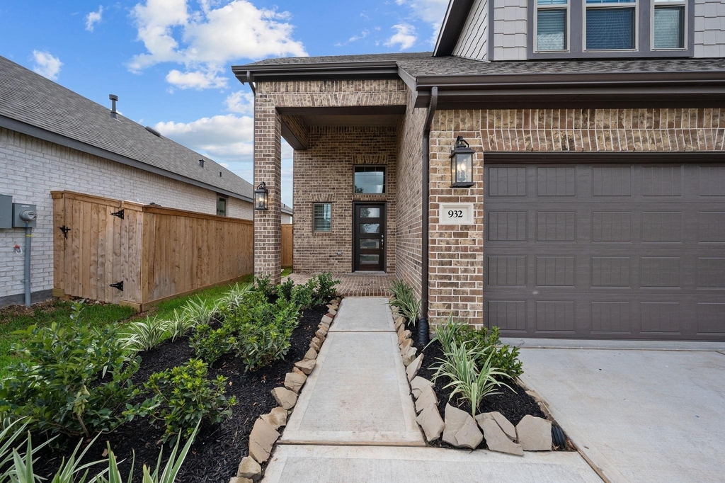 932 Malibu Shore Lane - Photo 2