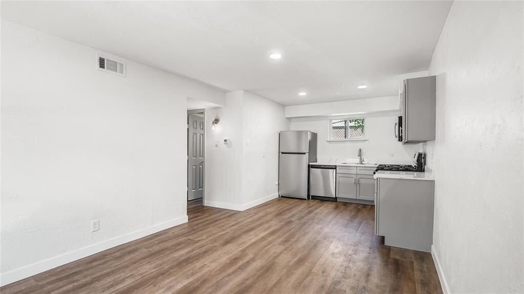 2819 Berry Street - Photo 1