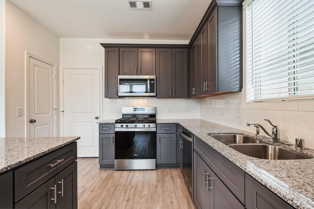 16523 Pine Arrow Drive - Photo 9