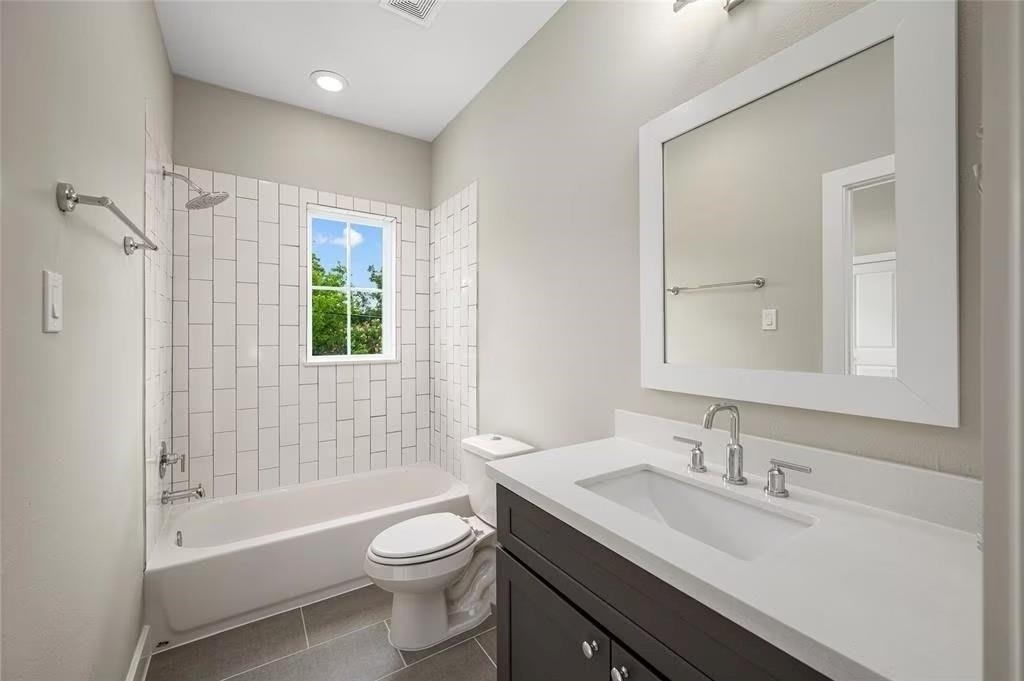 105 W Whitney Street - Photo 3