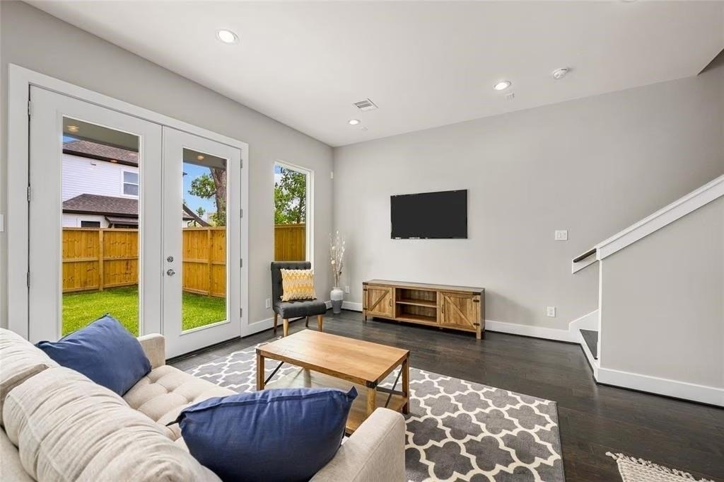 105 W Whitney Street - Photo 6